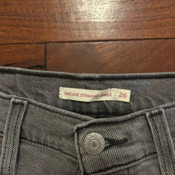 Levi’s Women's Jeans - Picture 3 of 3
